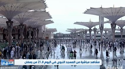 لقطات الفرح والبهجة لزوار المسجد النبوي تحت زخات المطر