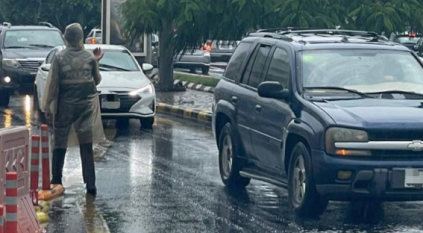 المرور يحذر من خطر انزلاق المركبة أثناء الأمطار