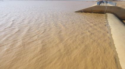 تضرر جزئي لهيكل السد الترابي لوادي سمرمداء بسبب السيول