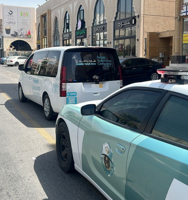 المرور يتفاعل مع بلاغ ويضبط قائد مركبة متهورًا