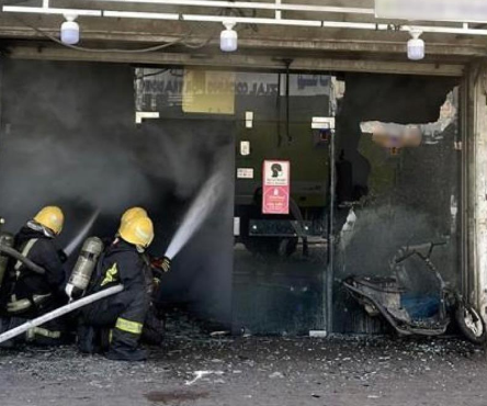 مدني الدمام يخمد حريقًا في محل تجاري