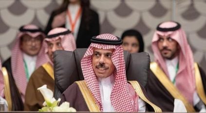 السعودية تتسلم رئاسة القمة العربية من الجزائر