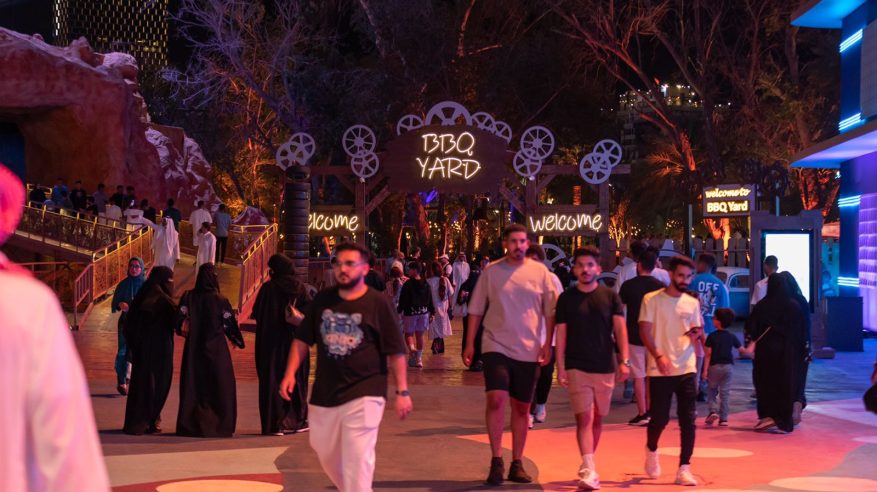 حديقة الشواء تجذب زوار السيتي ووك بفعاليات متنوعة