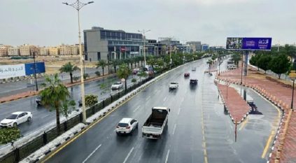 المدني لأهالي عسير وجازان: احذروا الأمطار والعواصف