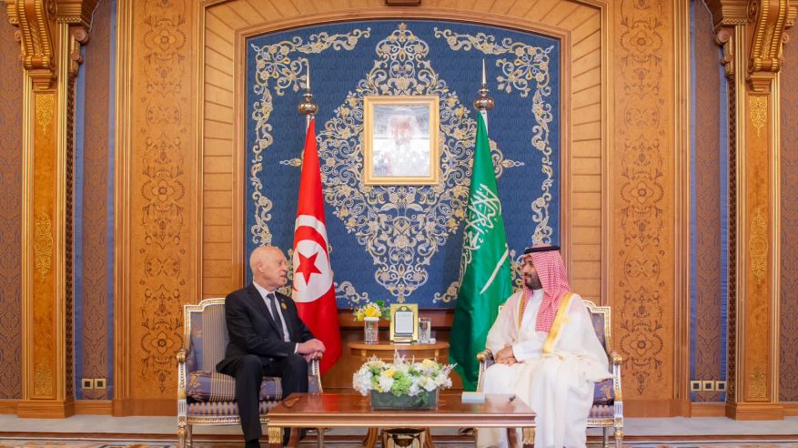 ولي العهد يستعرض العلاقات الثنائية مع رئيس تونس
