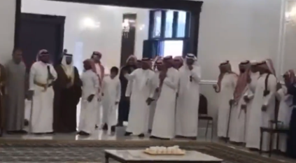 أهالي بللحمر يشاركون في زفاف ابن مقيم مصري بالعرضة والمدقال