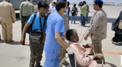 لقطات لمباشرة حالة طبية عقب وصولها من السودان عبر طائرة الإجلاء