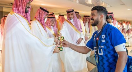 ولي العهد يُتوج الهلال بلقب كأس الملك