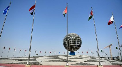 أعلام الدول العربية ترفرف في سماء جدة