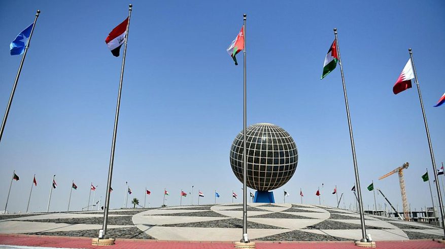 أعلام الدول العربية ترفرف في سماء جدة