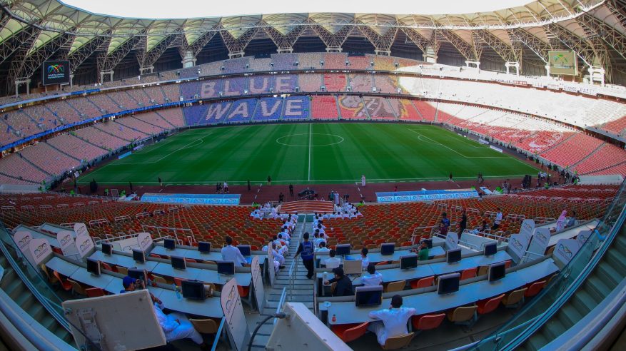 تيفو الهلال والوحدة يزين جنبات ملعب الجوهرة المشعة