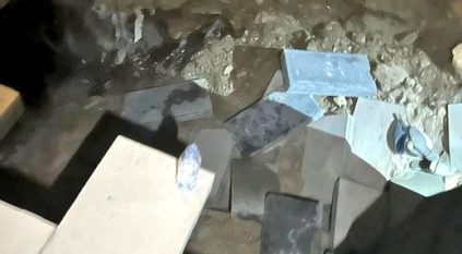 انهيار جزء من أرضية ممشى حي السويدي وإصابة مواطنة وابنتيها