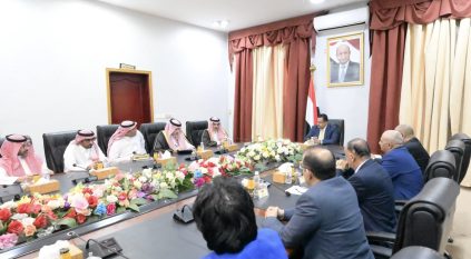 السفير آل جابر من عدن: 229 مبادرة تنموية سعودية في اليمن