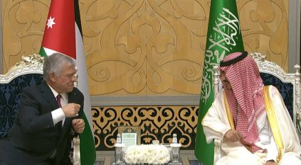 ملك الأردن يصل جدة للمشاركة في القمة العربية