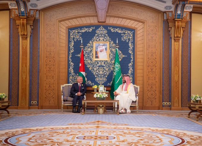 ولي العهد يستعرض العلاقات الأخوية مع ملك الأردن