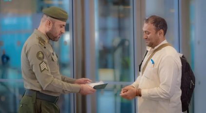 جوازات مطار الأمير محمد بن عبدالعزيز تستقبل رحلة حجاج باكستان