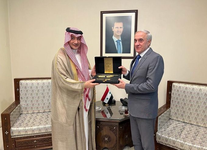 فريق سعودي يصل دمشق لمناقشة آليات إعادة فتح السفارة