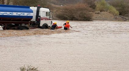 مدني الجموم ينقذ شخصًا احتجز في سيل بوادي فيدة