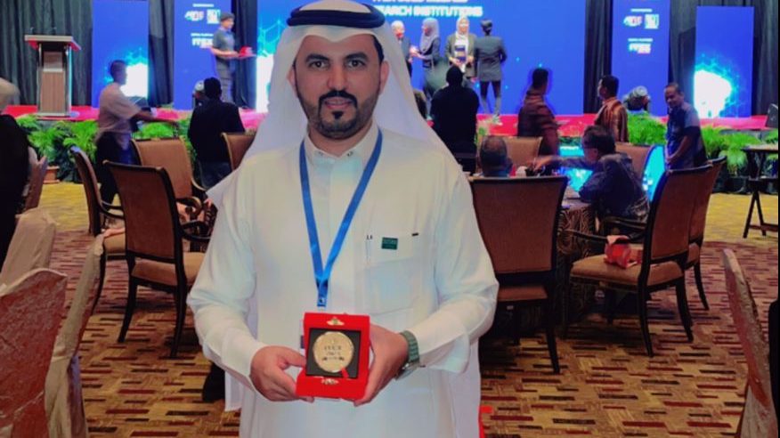 تعليم عسير يحصد ميداليتين في آيتكس