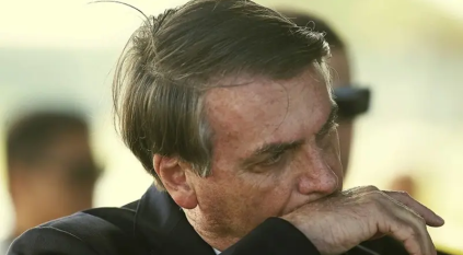 بكاء رئيس البرازيل السابق بعد مداهمة الشرطة لمنزله