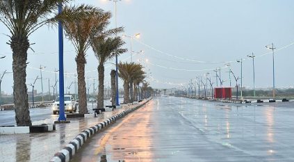 أمطار غزيرة وسيول على جازان حتى الـ 8 مساءً