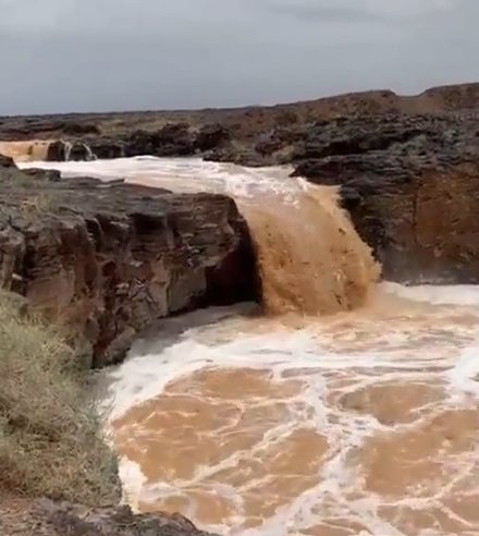 لقطات لجريان وتدفق السيول في طبرجل