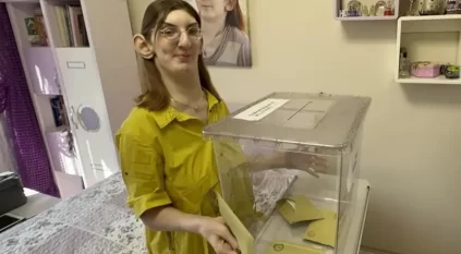 أطول امرأة في العالم تدلي بصوتها في الانتخابات التركية