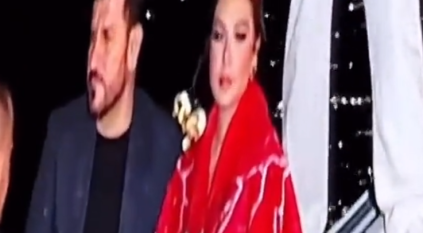 الفنانة أصالة تصل لحفلها بالقاهرة على ظهر قارب