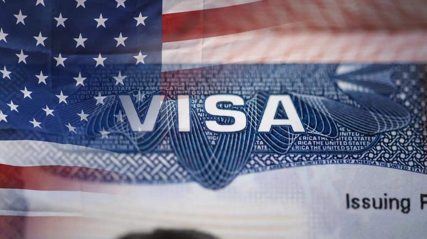 أمريكا تعلن عن زيادات في رسوم تأشيرات الزائرين