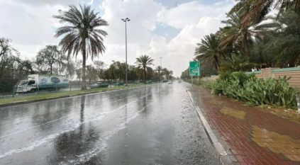 أمطار رعدية غزيرة وبرد وسيول على 4 مناطق