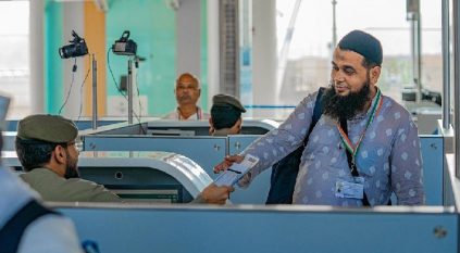 جوازات مطار المدينة المنورة تستقبل رحلات حجاج الهند