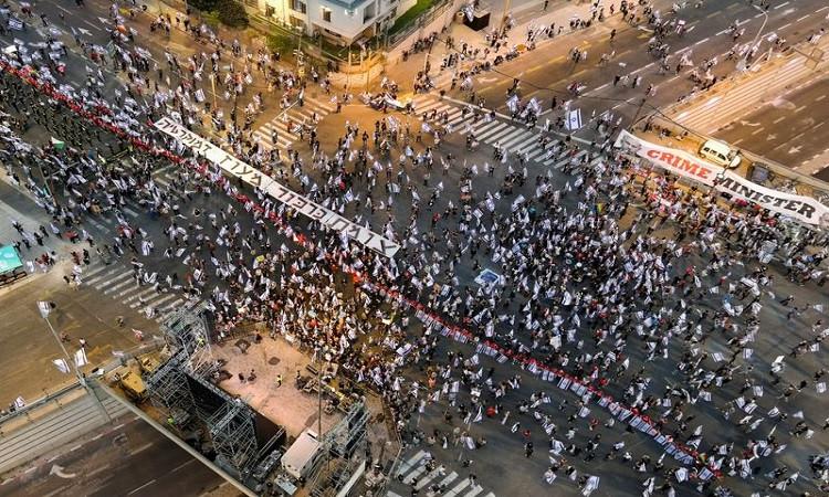 احتجاجات ومظاهرات تل أبيب تدخل أسبوعها الـ 18