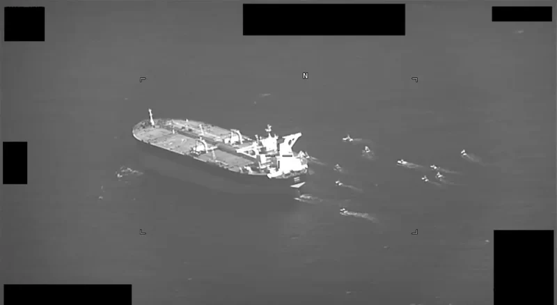 البحرية الأمريكية إيران تحتجز ناقلة نفط في مضيق هرمز
