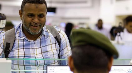 الجوازات تنهي إجراءات دخول القادمين من السودان عبر ميناء جدة