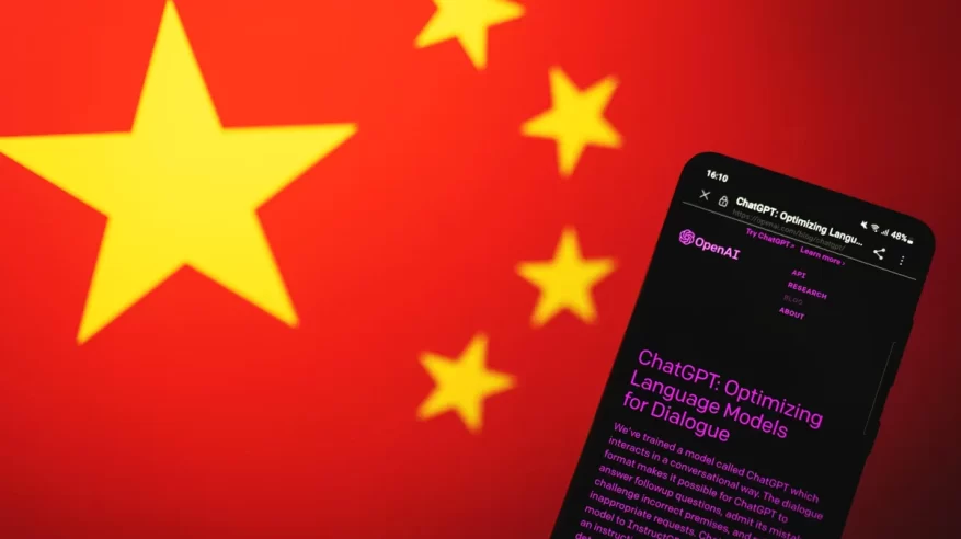 الصين تعتقل رجلًا استخدم ChatGPT لكتابة المقالات 