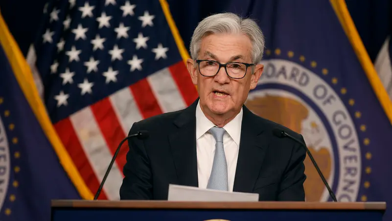 الفيدرالي الأمريكي يلمح بإمكانية وقف زيادات الفائدة