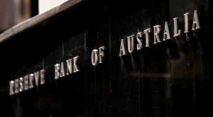 المركزي الأسترالي يفاجئ الأسواق برفع الفائدة