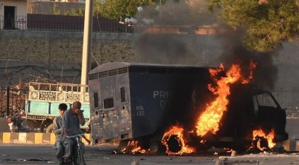 باكستان تحترق باحتجاجات واشتباكات بين الأمن وأنصار عمران خان