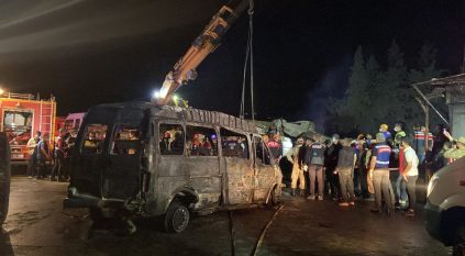 حادث مروع في تركيا.. سيارات فوق بعضها وجثث متفحمة