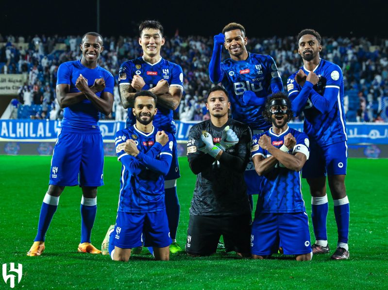 حبيب الوطيان مع لاعبي الهلال