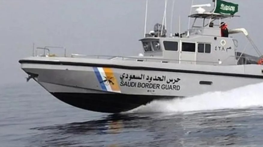 حرس الحدود ينقذ طفلًا من الغرق أثناء ممارسة السباحة بالقنفذة