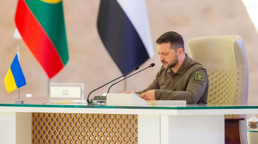 رئيس أوكرانيا يوجه الشكر لولي العهد لاستضافته بقمة جدة