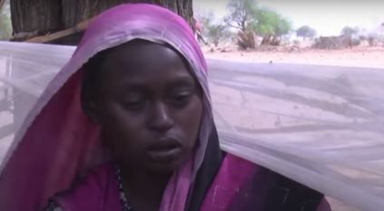 سودانية تضع مولودها بمفردها بعدما فر الجيران وتركوها