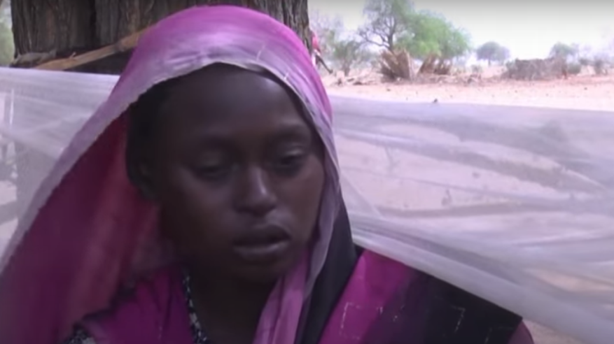سودانية تضع مولودها بمفردها بعدما فر الجيران وتركوها