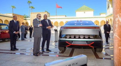 محمد السادس يفاجئ الجميع بأول سيارة مغربية