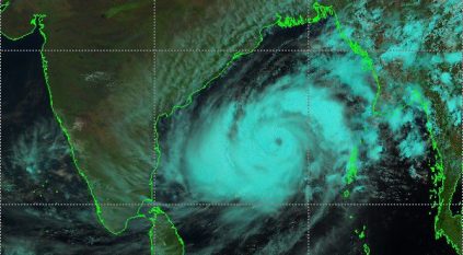 عاصفة مميتة تضرب سواحل بنغلاديش وميانمار