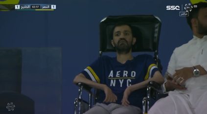 عبدالرحمن البيشي يحضر مباراة النصر والخليج