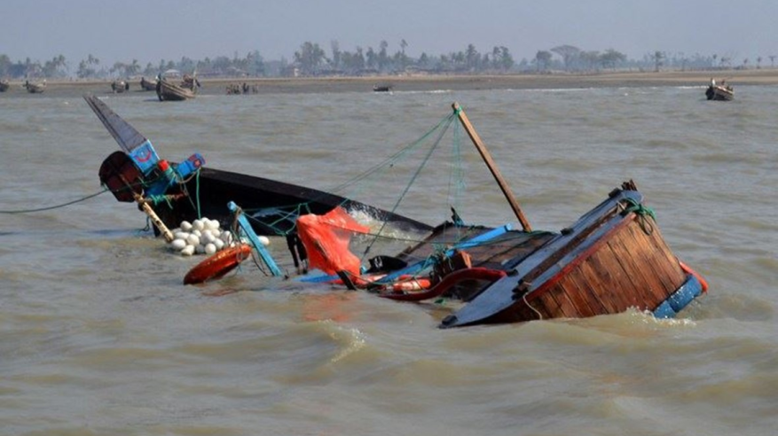 خفر السواحل الفلبينى ينقذ 67 شخصًا بعد غرق عباراتهم