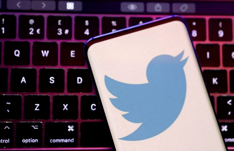 فرنسا تهدد بحظر تويتر