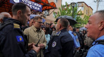 سر اشتعال الأزمة على الحدود بين كوسوفو وصربيا